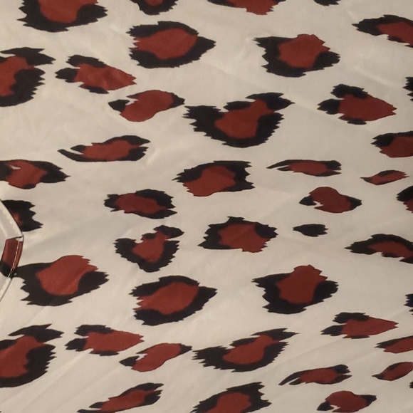 Emery Rose Batwing Top - Picture 4 of 9